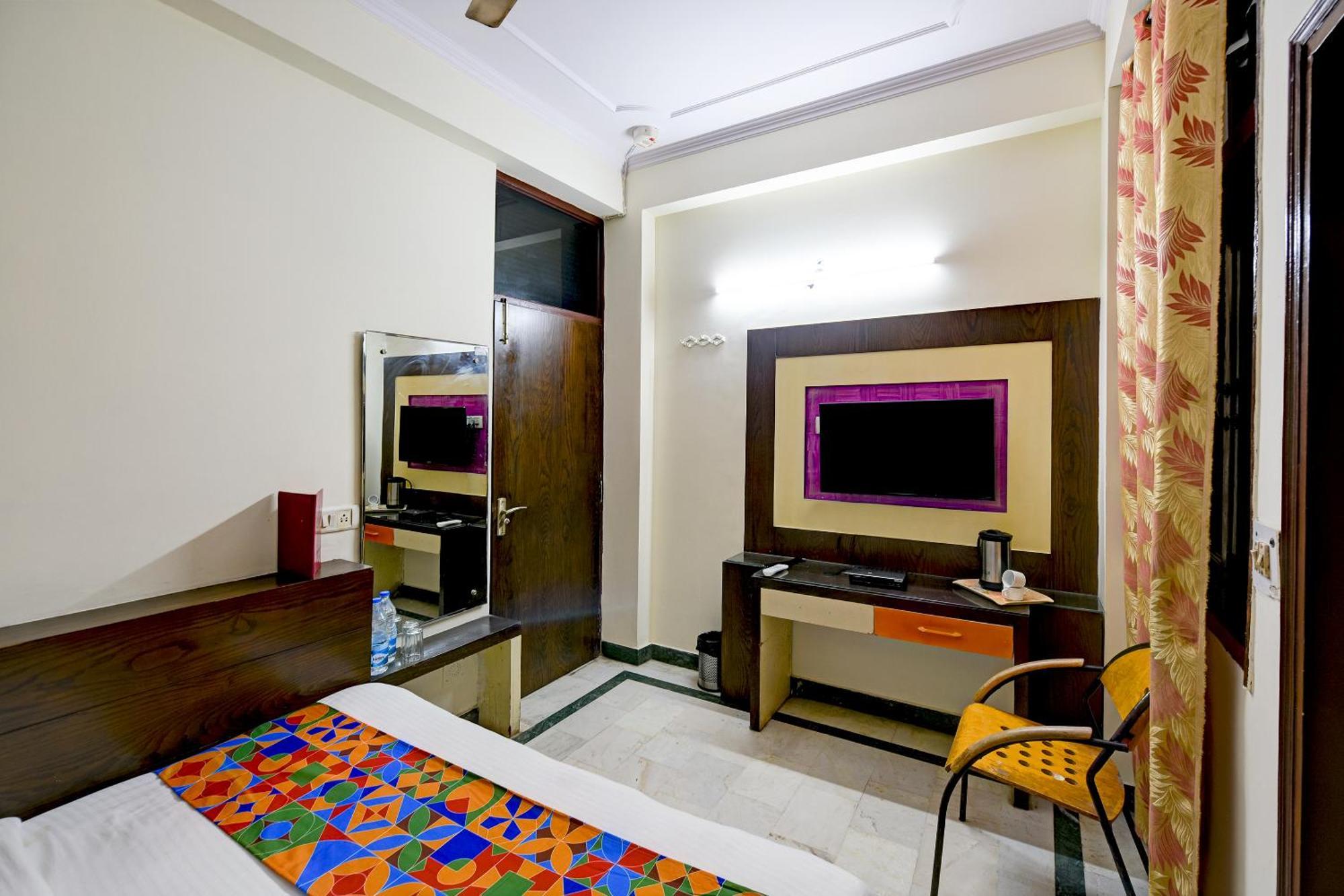 Hotel Star Paradise New Delhi Exterior photo